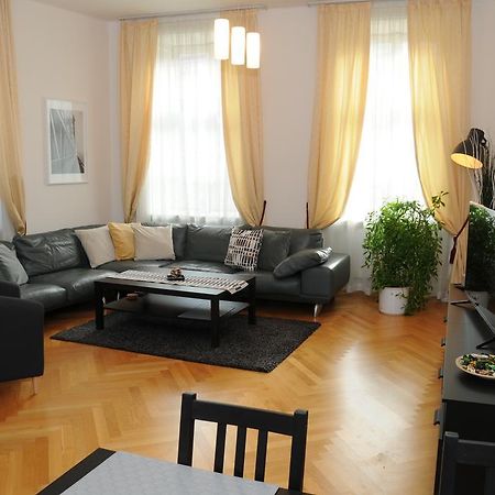 Royal Road Apartment Praga Zewnętrze zdjęcie