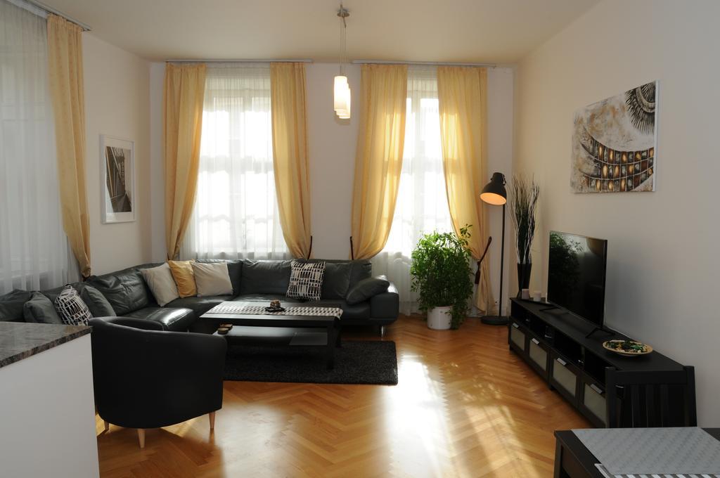 Royal Road Apartment Praga Zewnętrze zdjęcie