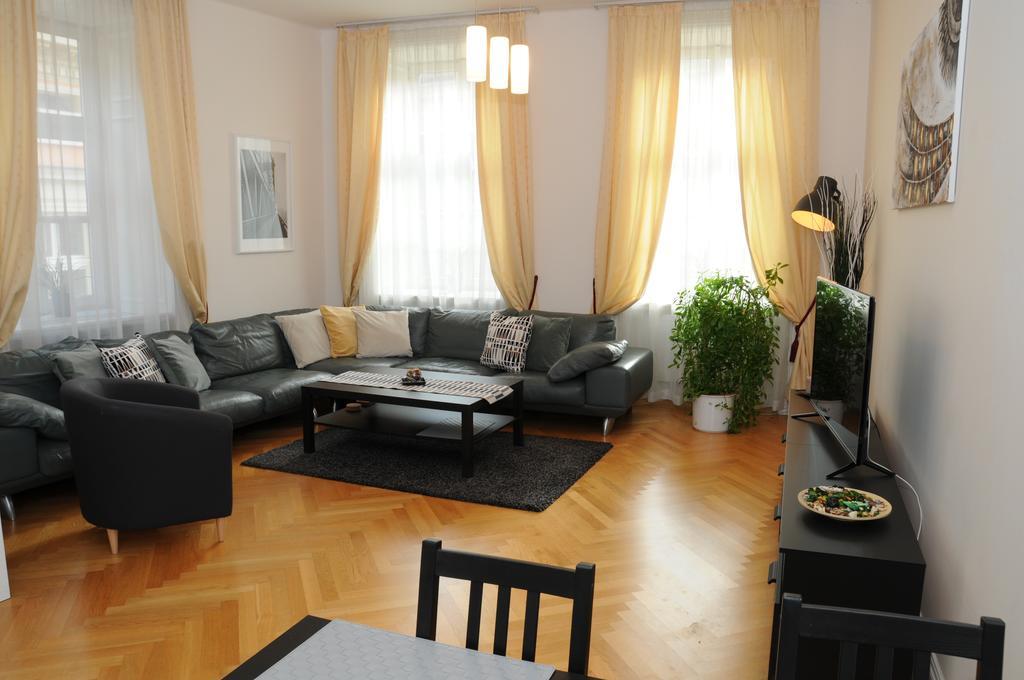 Royal Road Apartment Praga Zewnętrze zdjęcie